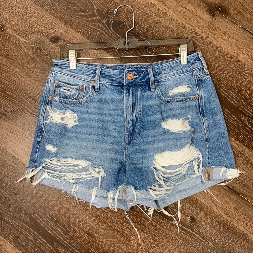 American Eagle women’s blue distressed Tom girl jean shorts 8
